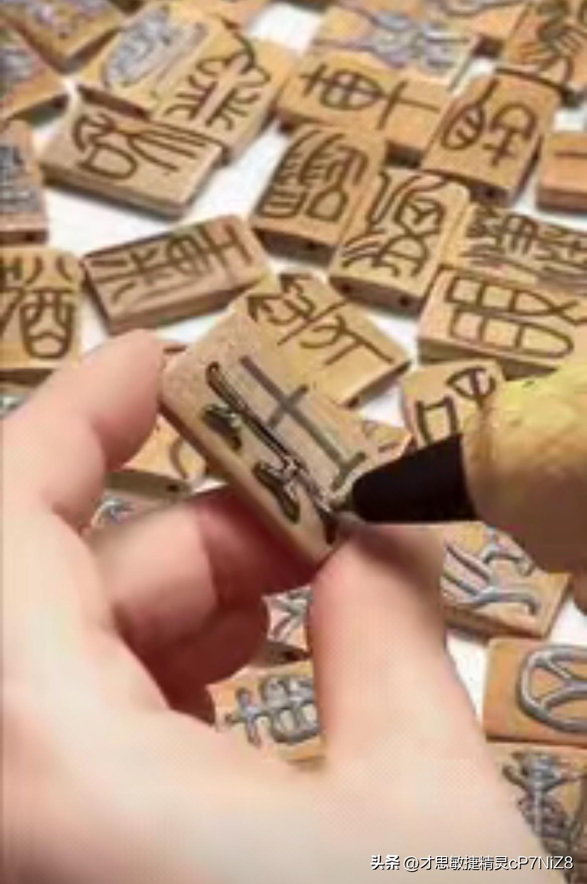 “火到人民日报了！”北京，一位妈妈下班后，不看电视不逛街，不看手机不出门，和双胞