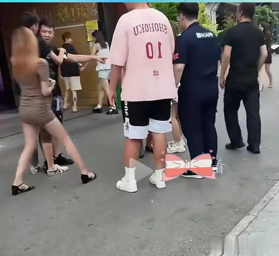 郁闷啊，女友跟别人了，还是个老外。

想了一宿打算再去争取一下，于是叫了几个哥们