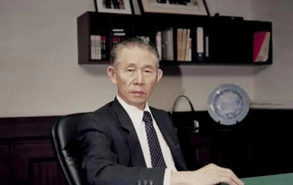 2008 年汶川地震猛然来袭，下属向老板王永庆询问：“捐 100 万，可行吗？”