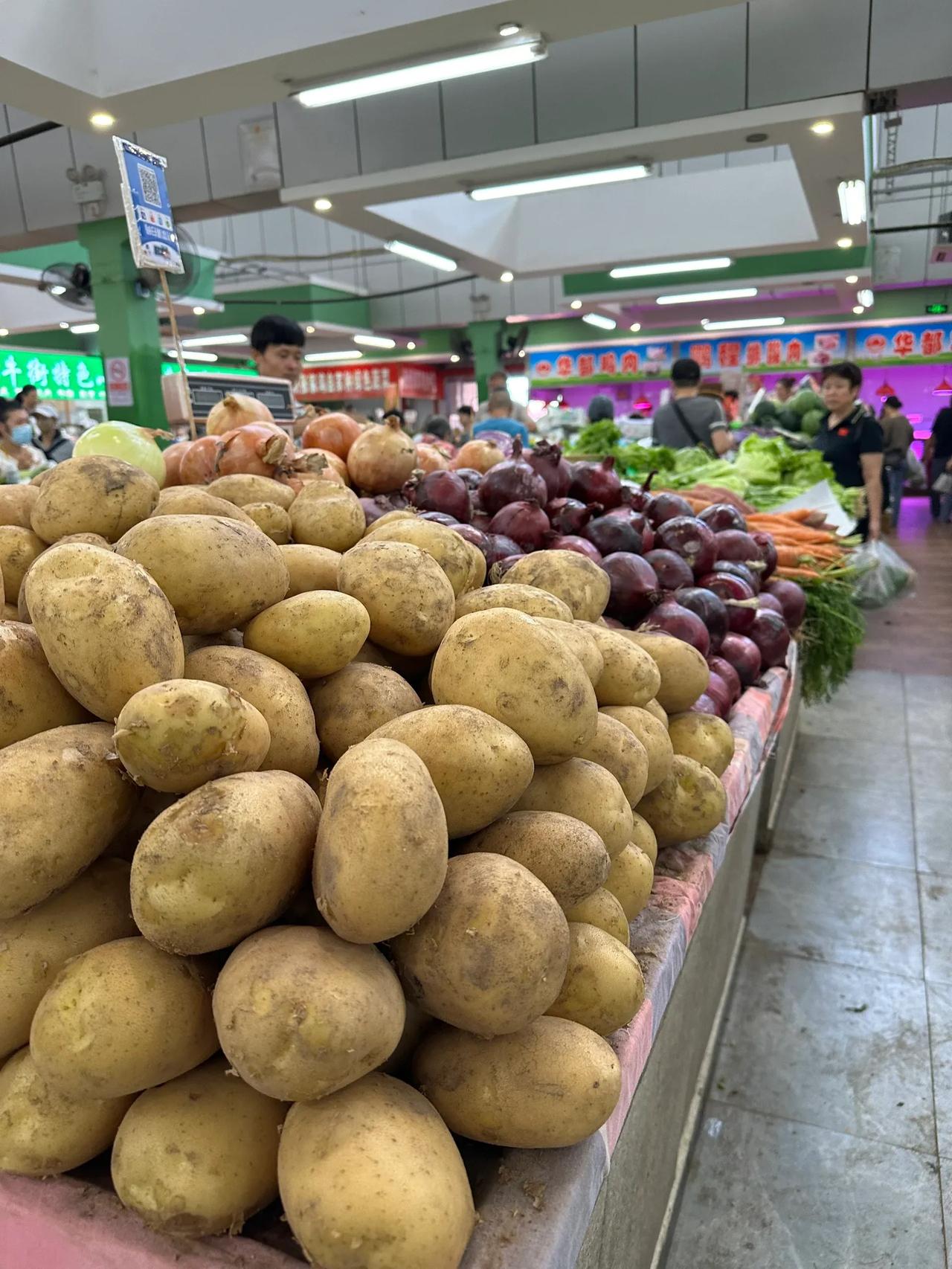 79块钱能干嘛？能买多少东西？
79块钱的眉笔冲上热搜，勾起了上个月回老家参加的