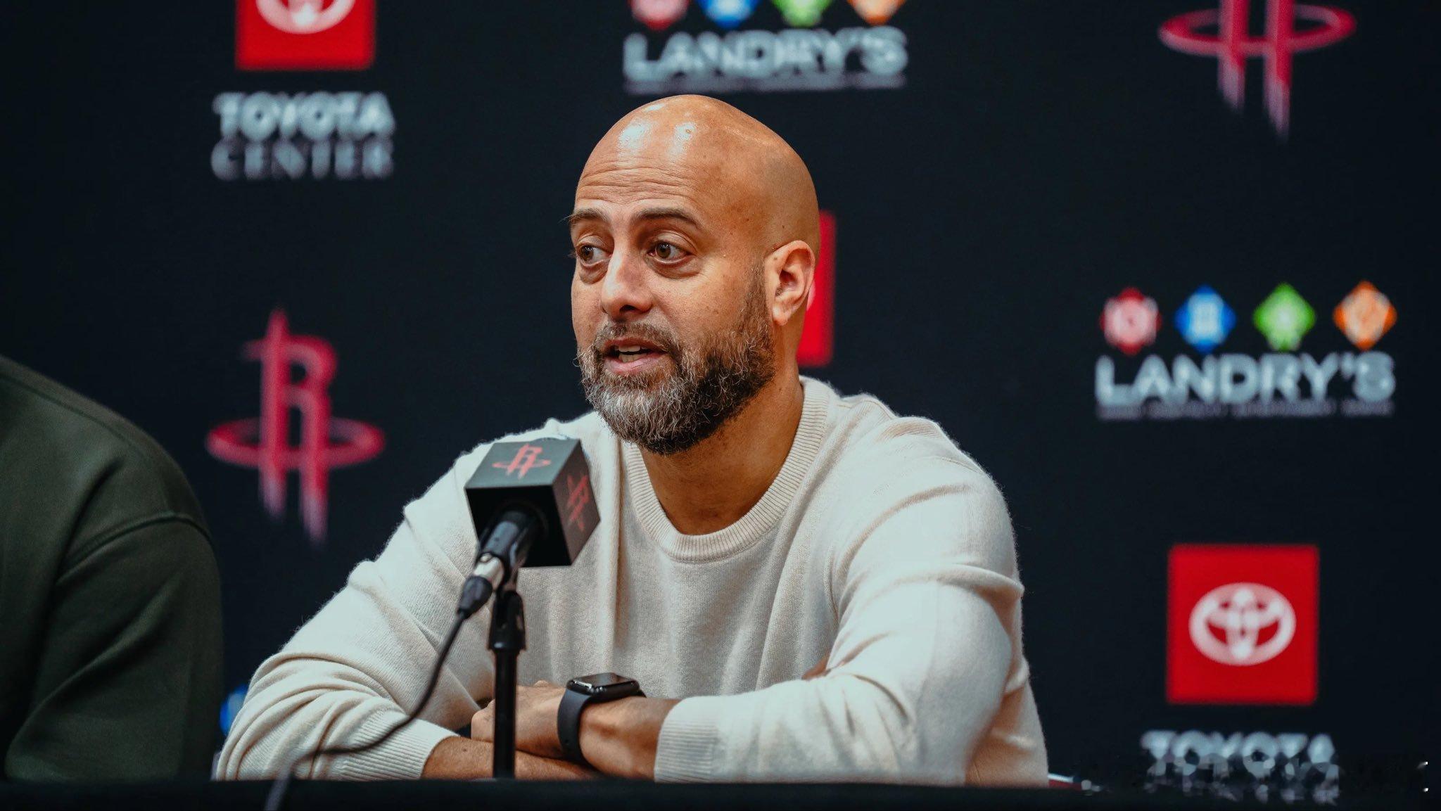 球队接下来会留意买断市场，火箭最终在交易截止日按兵不动。我们的阵容仍有一个名额空