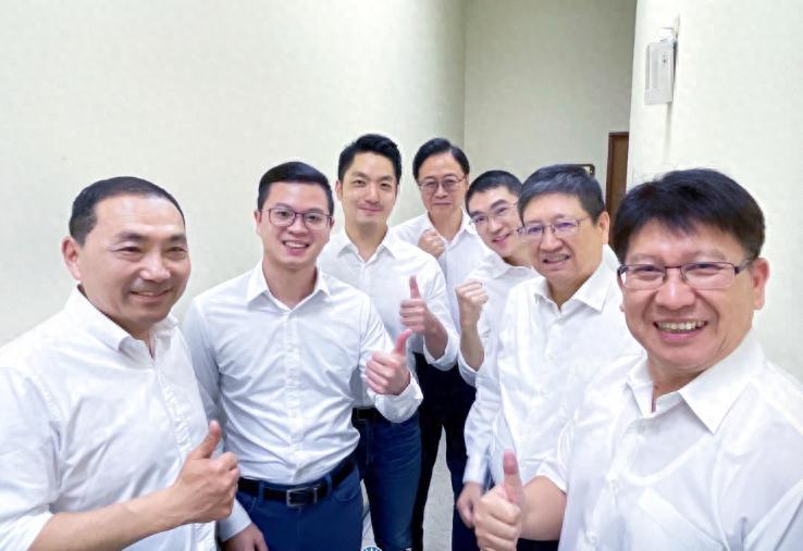 没想到，蒋万安在国民党居然藏得这么深！10月15日台媒爆料，蒋万安居然当众表示：