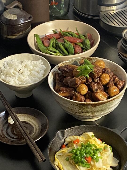 今日菜谱📜鹌鹑蛋小排 辣椒腊肠 醋溜娃娃菜