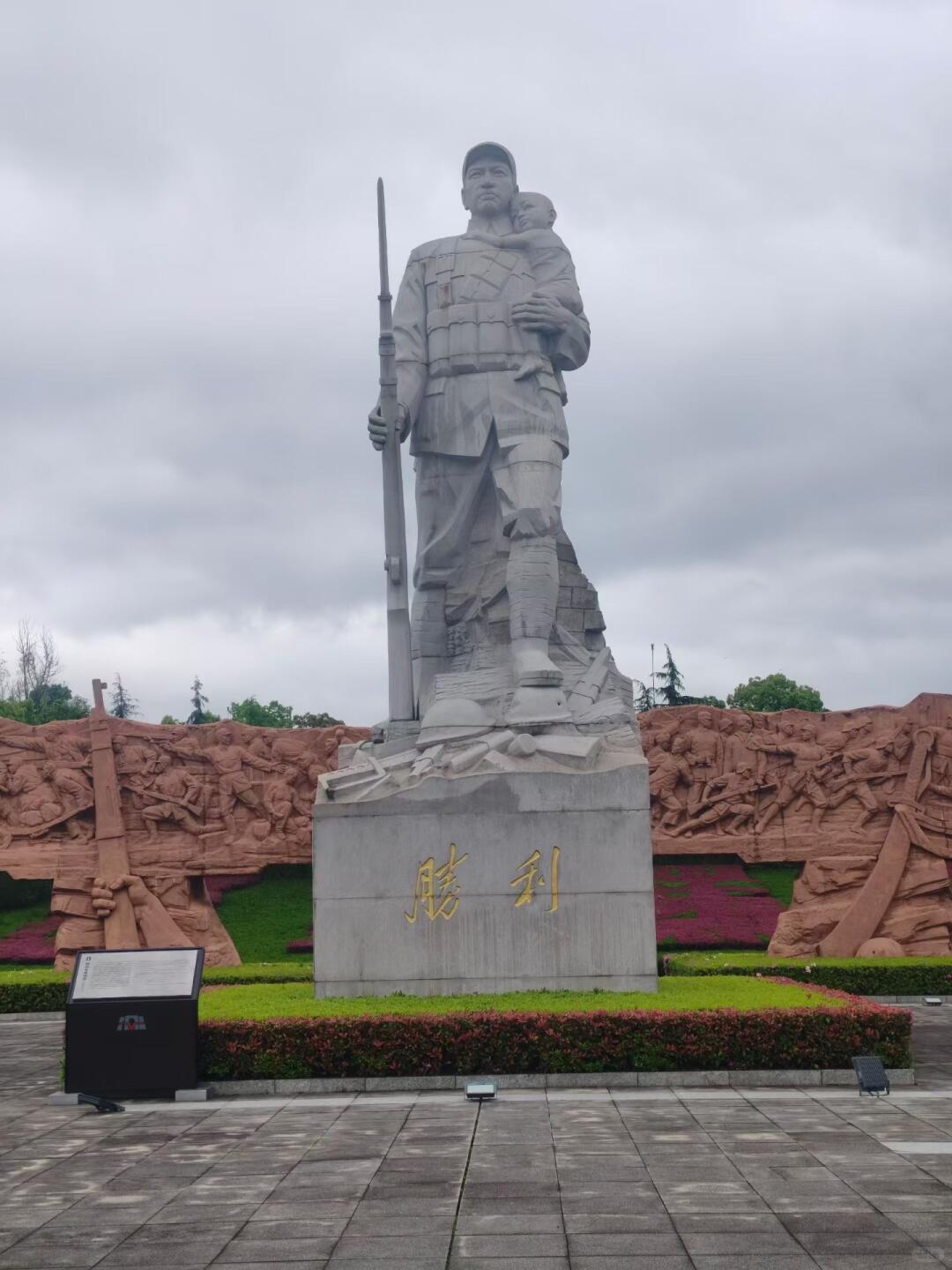 抗战纪念场馆 缅怀先烈抗战胜利是人民流血牺牲得来的，抗战的胜利应当是人民的胜利，