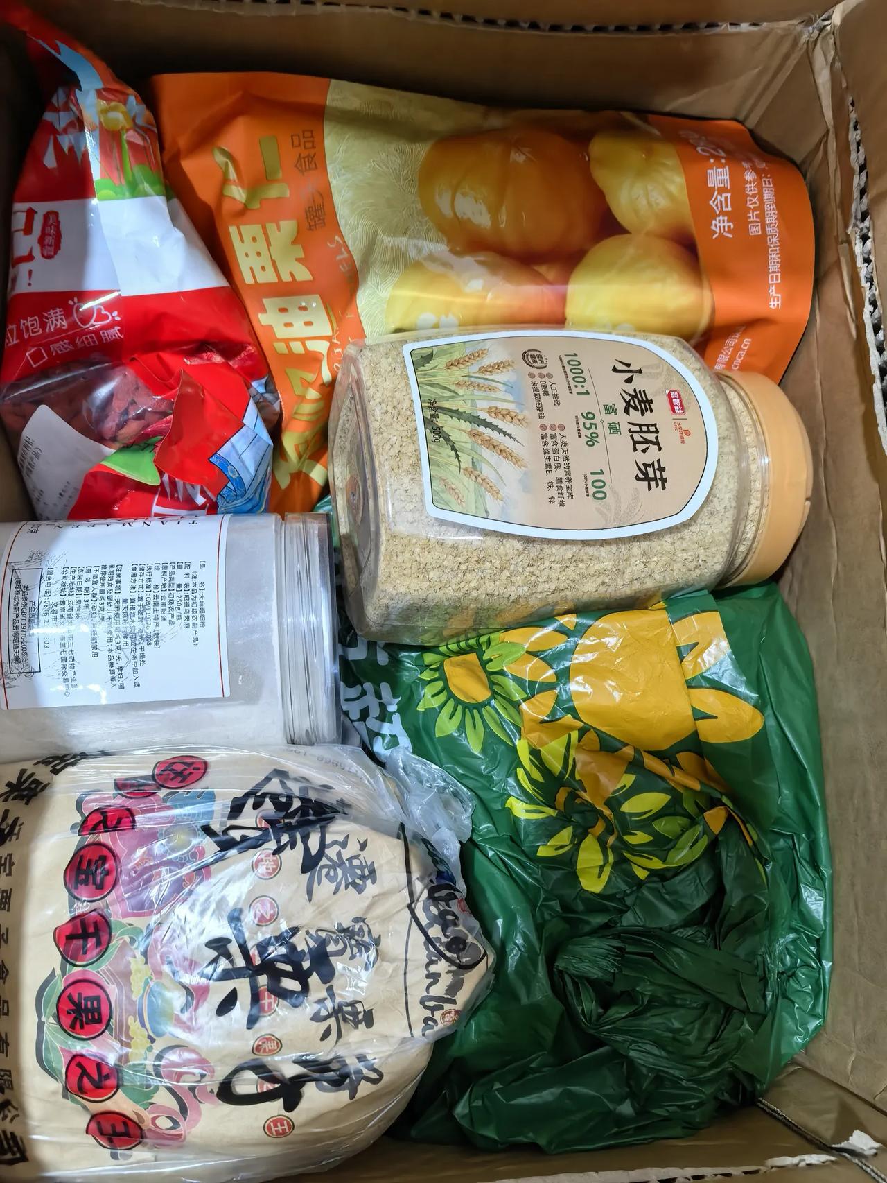 二哥寄来的糖炒栗子，满满的都是兄妹情
      二哥比我大十岁，那个年代父母工