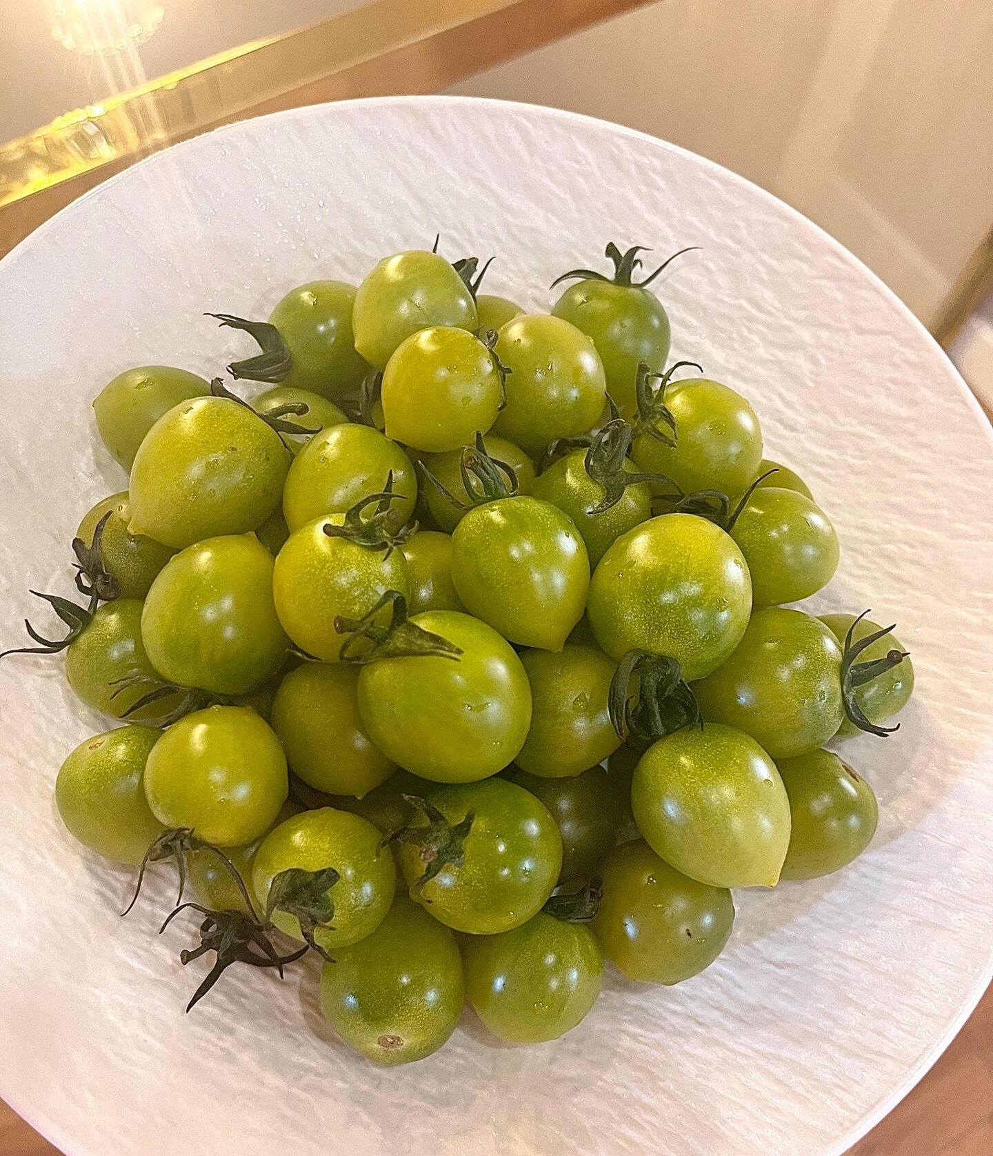 就这个绿色小番茄为啥能这么甜，红色的，黄色的都比不上它的甜度，上次去吃饭，上的餐