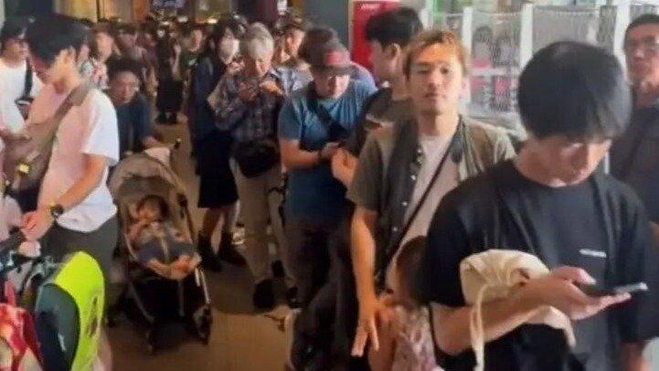 凤凰新闻【日本人排大队抢购中国相机，很可能只是个开始】执笔/李小飞刀最近，一款国