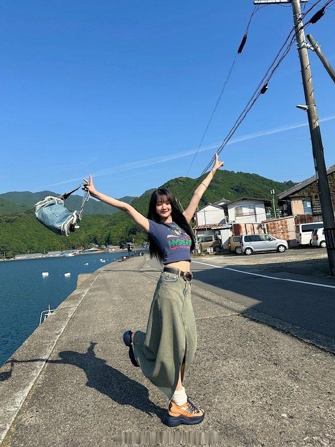 Minnie IG更新🩵🤍 ​​​可以和小姐妹们旅游拍照参考~ ​​​