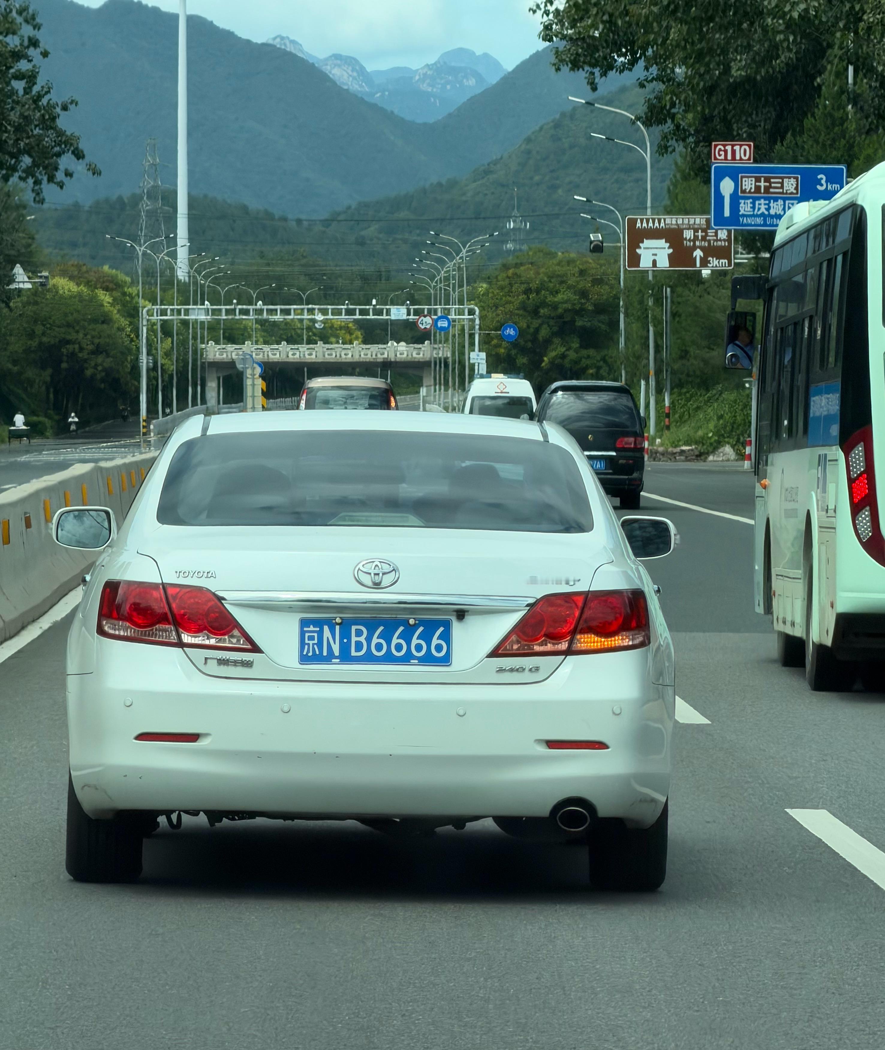 评论区读取一下这块车牌的含金量： ​​​