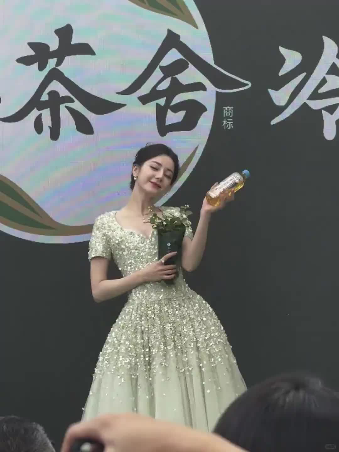 有点美过头了迪丽热巴 ​​​