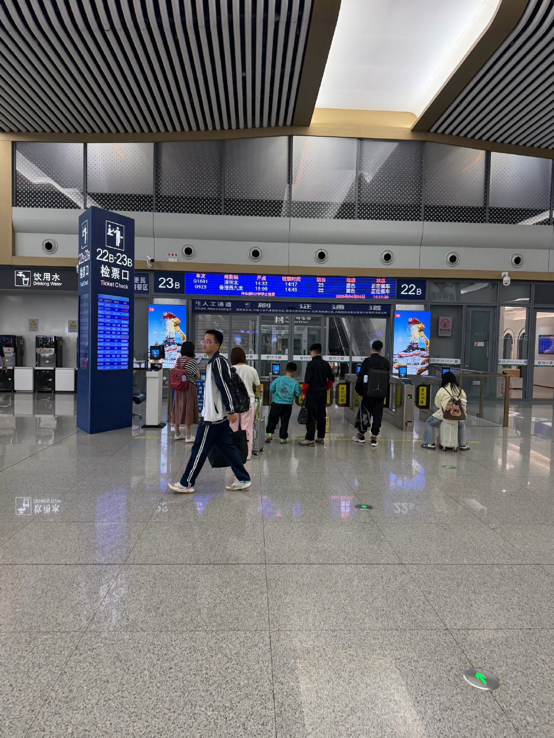 提前半小时到，时间刚好。 