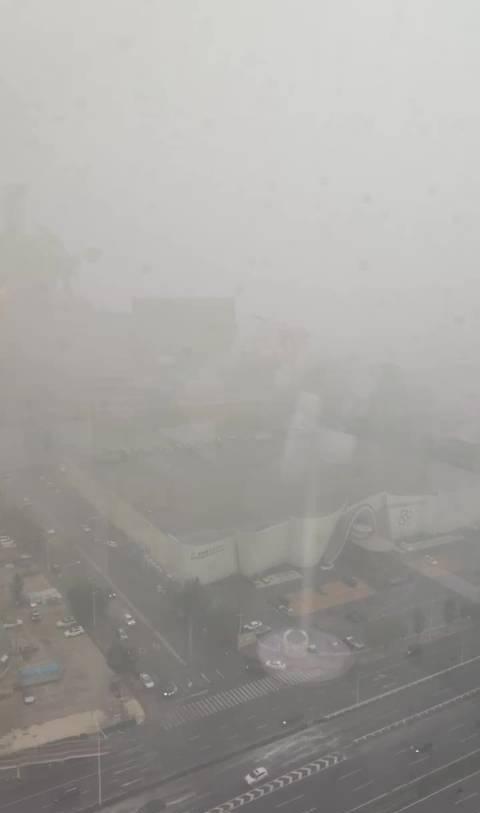 小暑遇暴雨，天津这雨说来就来，看着就跟泼下来一样，下班前能停吗 ​​​