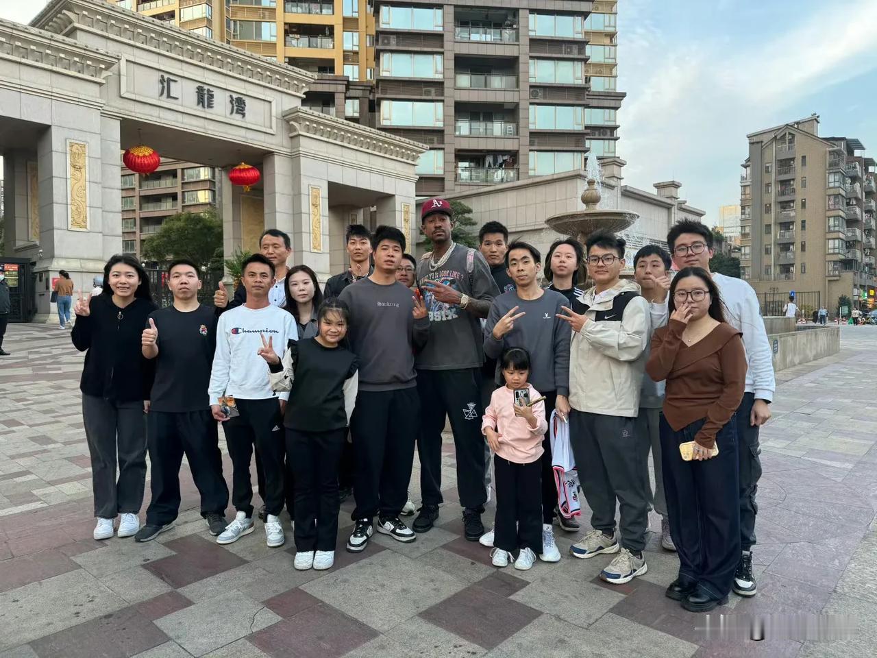 广东宏远外援马尚布鲁克斯昨晚正式离队！

据广东球迷博主“东莞球迷联盟”发布消息