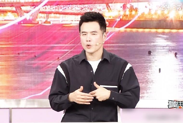 5-10落后逆转！孙颖莎却做了件让对手“感动”的事。
新加坡赛场，她轻松拿下第