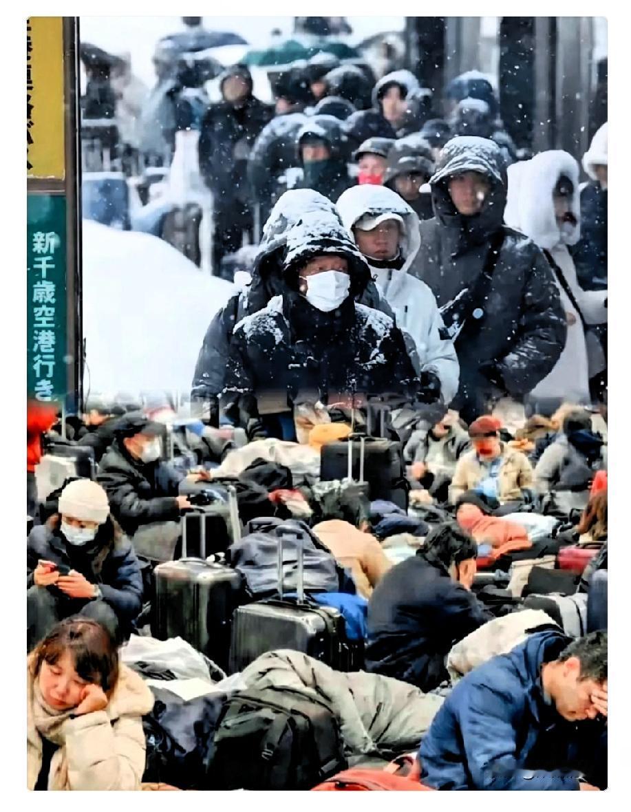 看到北海道那帮游客
喊着要中华“包机接回
真是把大牙都笑掉了

“在外享受，出事