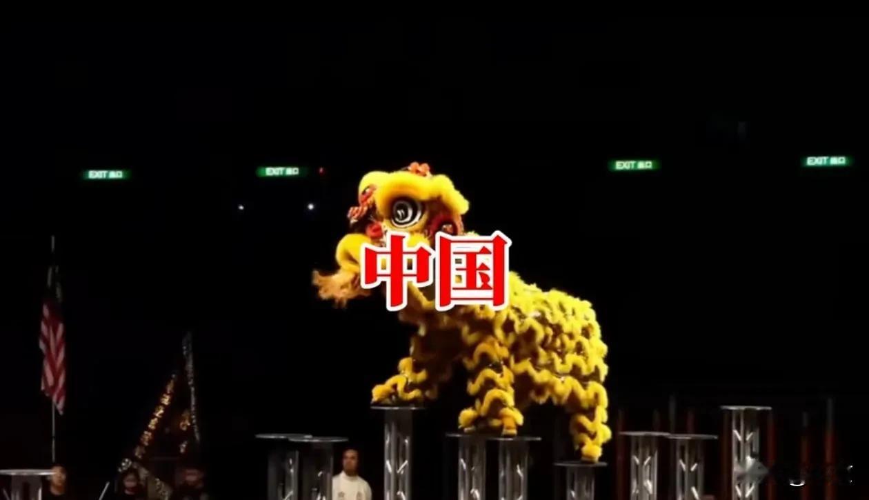 中国的舞狮像雄狮，
日本的舞狮太敷衍，
韩国的舞狮像什么？
为什么韩国人喜欢白色