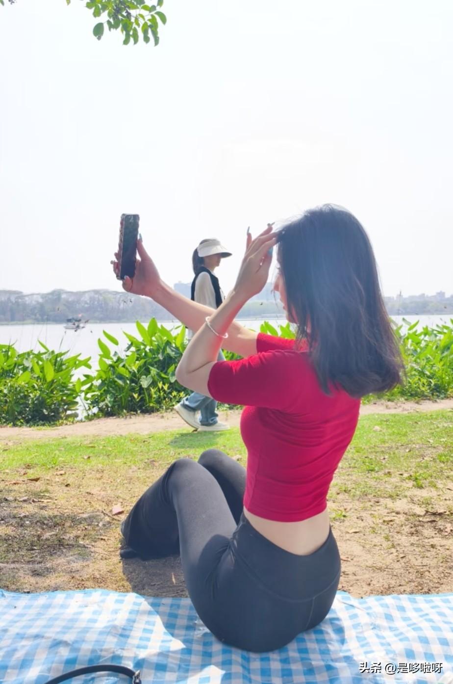 日常红色小衫搭配女生穿搭如何又飒又美?