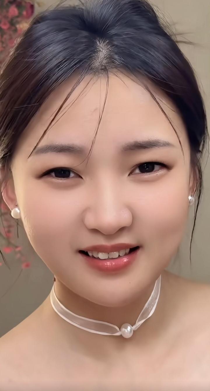 这姑娘笑起来真好看！