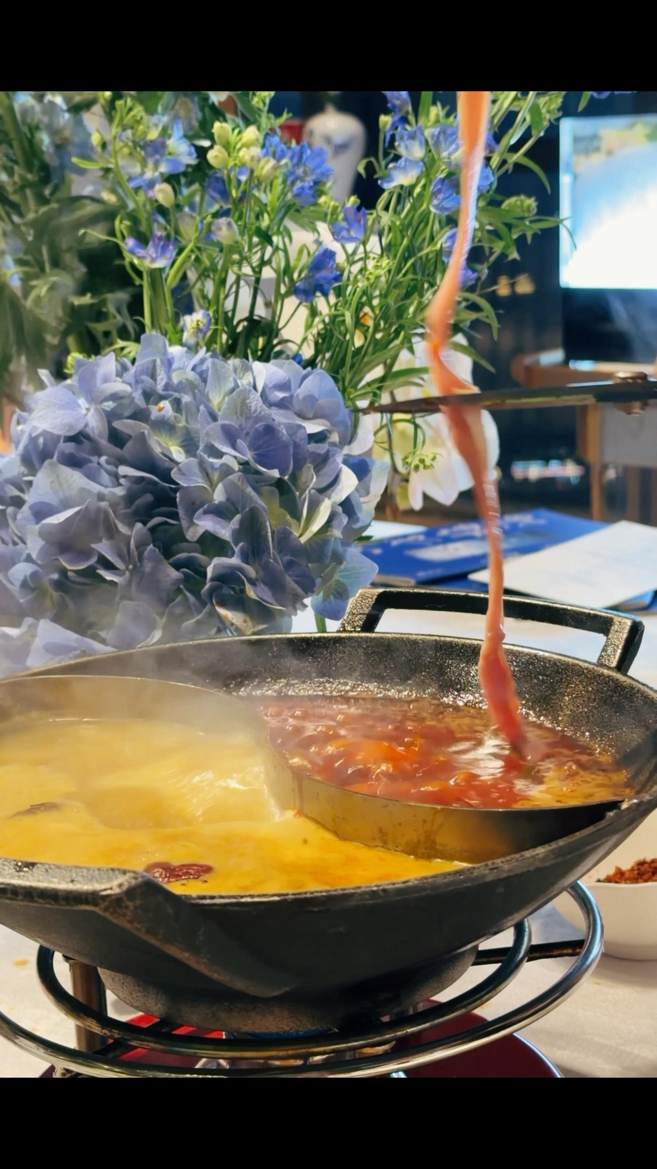 热辣的火锅搭子，除了现扯的鹅肠、毛肚还可以是新鲜的大翘壳、松叶蟹、六头南日鲍🍻