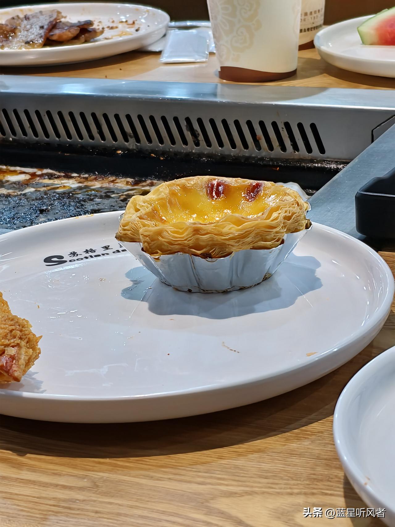 每次来都是吃哪些东西。冰淇淋，蛋糕，奶茶，烤肉，牛排。我是一点感觉没有[捂脸]架