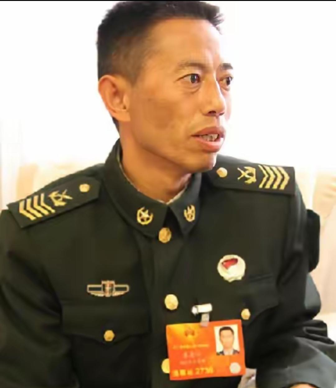 导弹兵王王忠心，1999年开始两次退伍被召回，妻子笑他：“只长胡子，不长职务”！