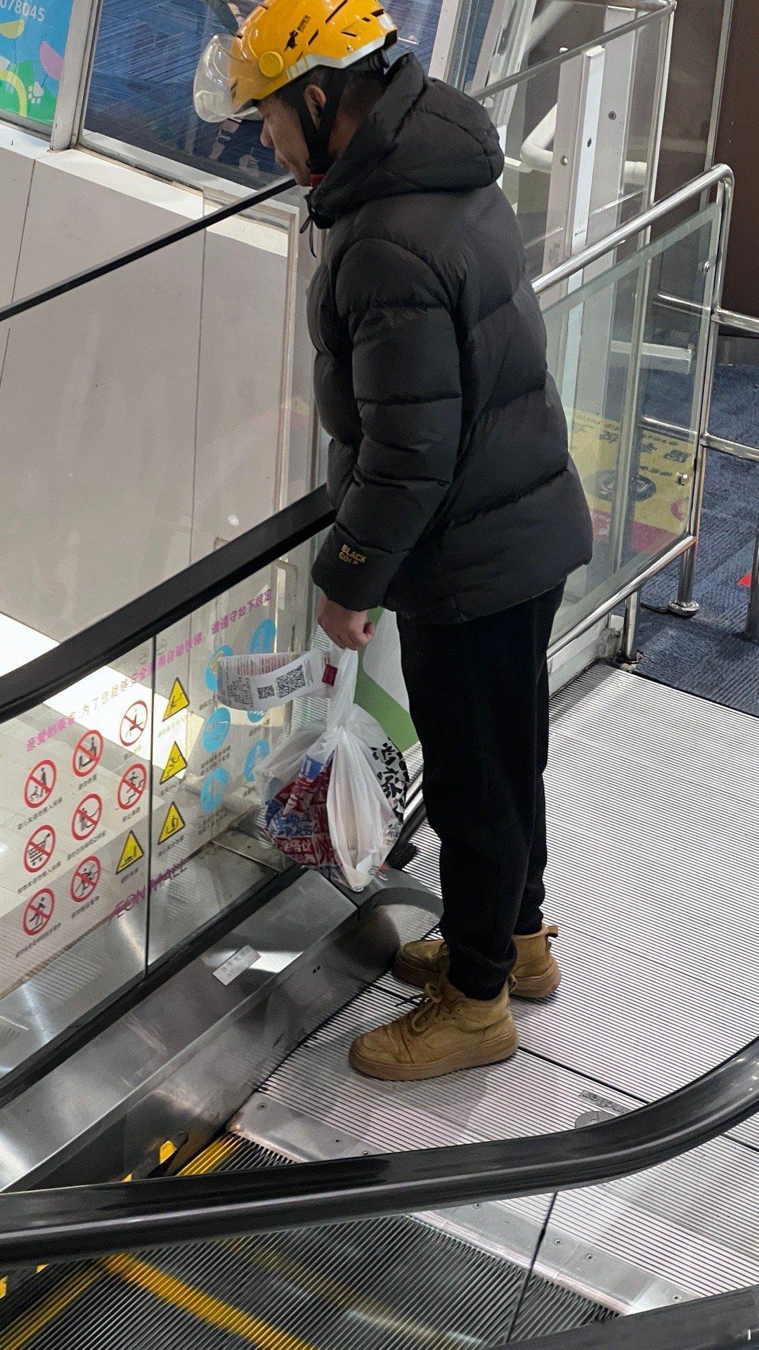 刚刚都还在催餐，这会儿又不急了权弟的日常日常街拍 武汉·永旺梦乐城(武汉金桥店)