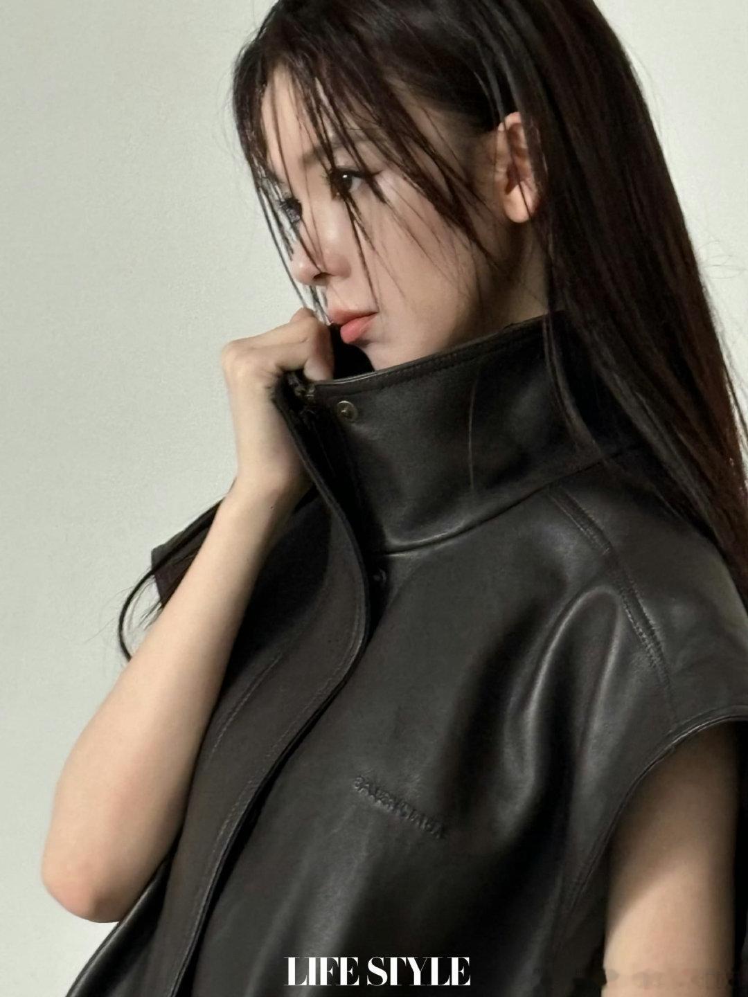 陈瑶杂志销量 冷艳造型戳中审美，销量一路走高，陈瑶靠浪姐舞台成功破圈，现在是颜值