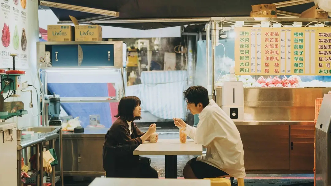 由真壁幸纪执导，岸井雪乃与曾敬骅共同主演的电影《手套与怜悯》正式定档，将于6月2