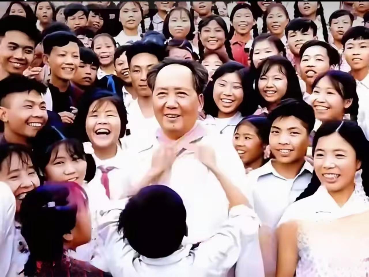 一生为民倾尽所有，这才是真正的人民领袖
 
老一辈人为何一辈子感念毛主席？看完真