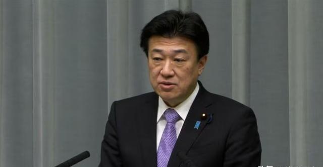 12月15日，木原稔的脸色很不好，他谈及大熊猫的问题，说道：“很希望与中国继续交