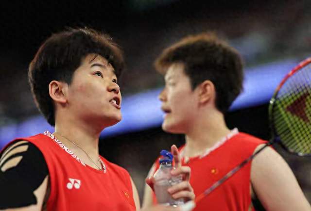 111分钟！刘圣书拼到抽筋坐轮椅离场，国羽女双1-2韩国无缘三连冠