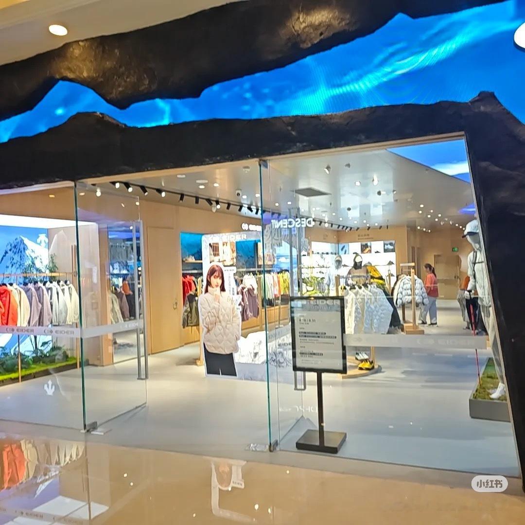10点刚官宣，国内线下实体店就安排上店广了，好想急头白脸去上海买一套…张员瑛EI