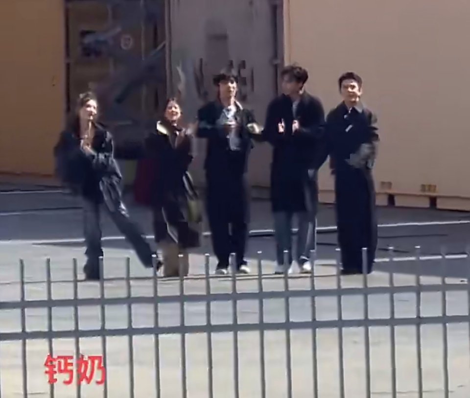 张予曦毕雯珺合伙人上班纯正比西味来了💛💛💛宁要幸福不要尊严 