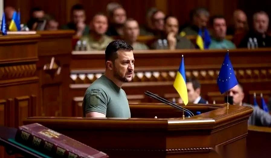 前线打不赢，怪谁？
怪西方盟友给得不够多，还怪乌克兰老百姓自己，不想打了。
这话