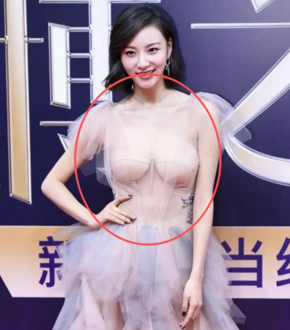 同样是露身体：男明星露肌肉叫自律，女明星露身材就是低俗？全网双标该醒醒了。

大