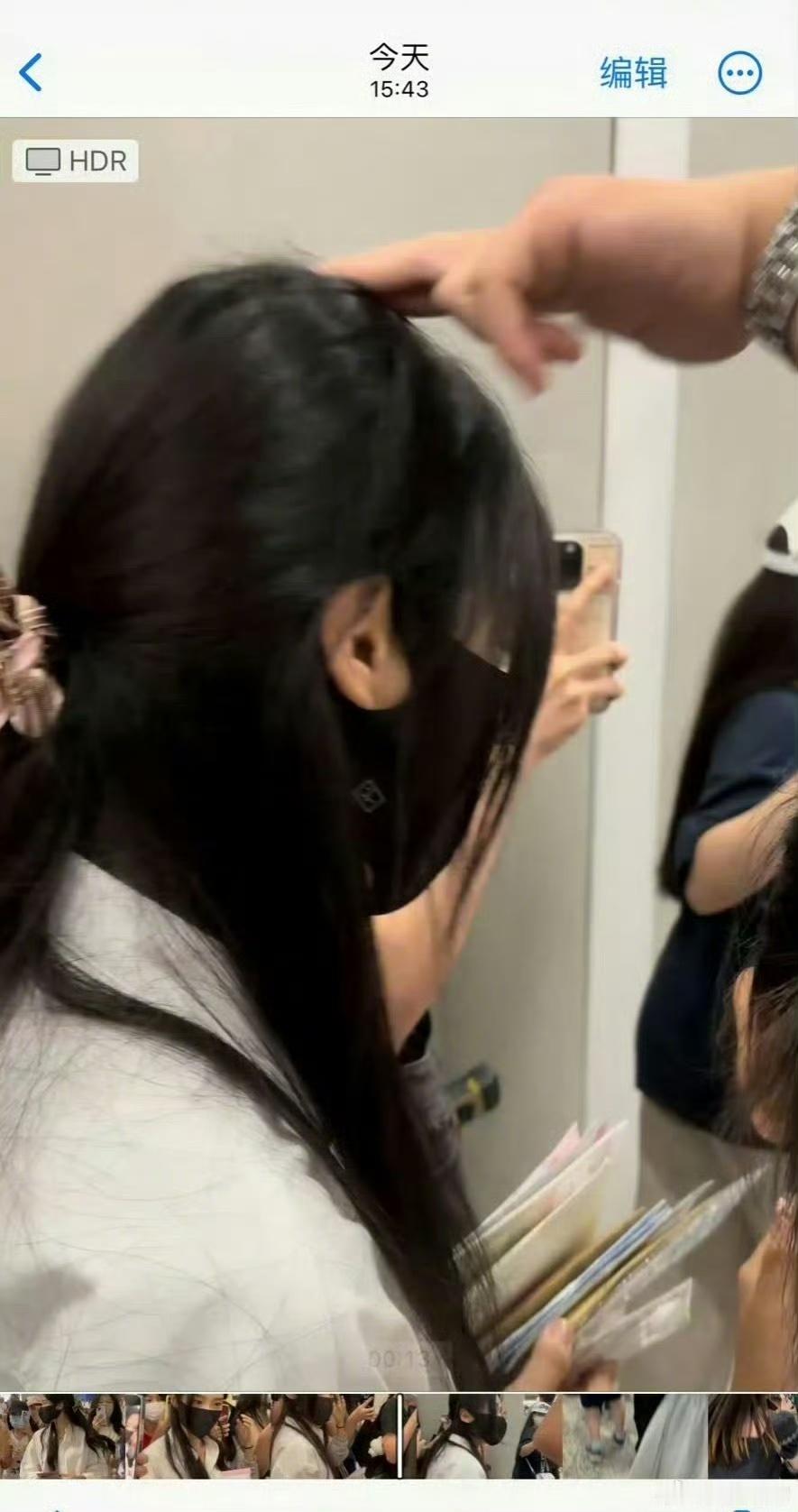 卢昱晓[超话]卢昱晓机场被陌生男子两次拍头卢昱晓机场被两次拍头没有工作人员保护吗