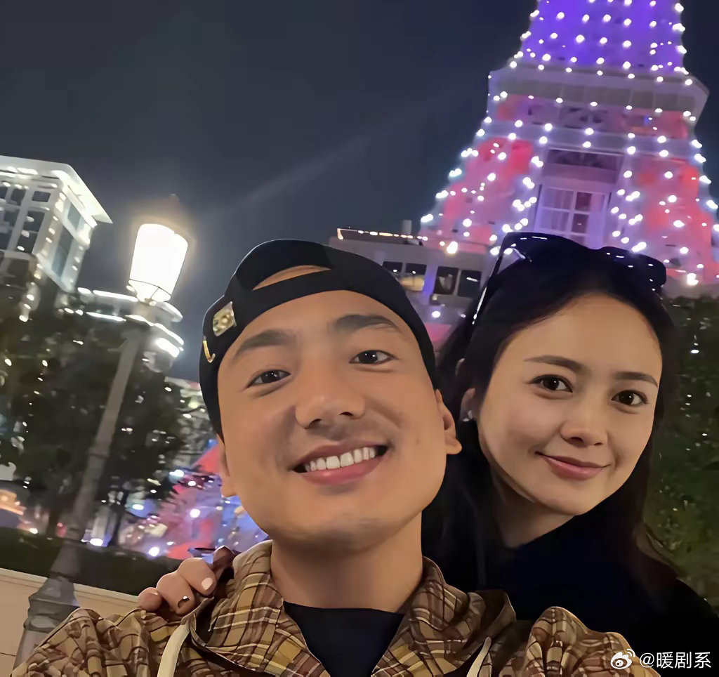 海来阿木最惨的时候，前妻离开，女儿夭折，欠一屁股债，陈琳却铁了心跟他。她爸妈气得