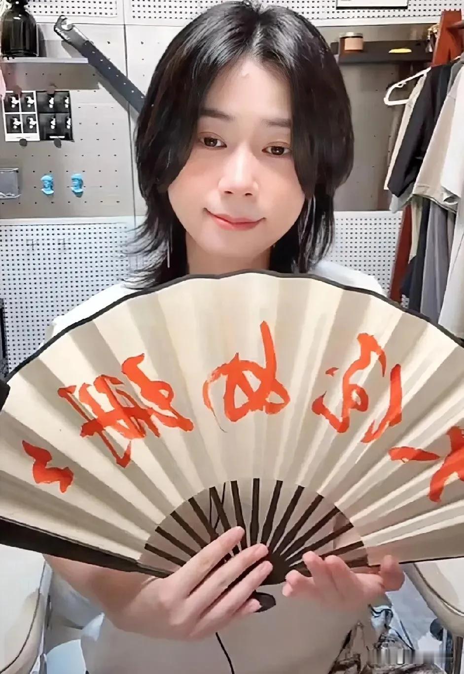 刀郎的两声“珊珊”
     使其流量蹭的明明白白
   在刀郎的“大大小小”当