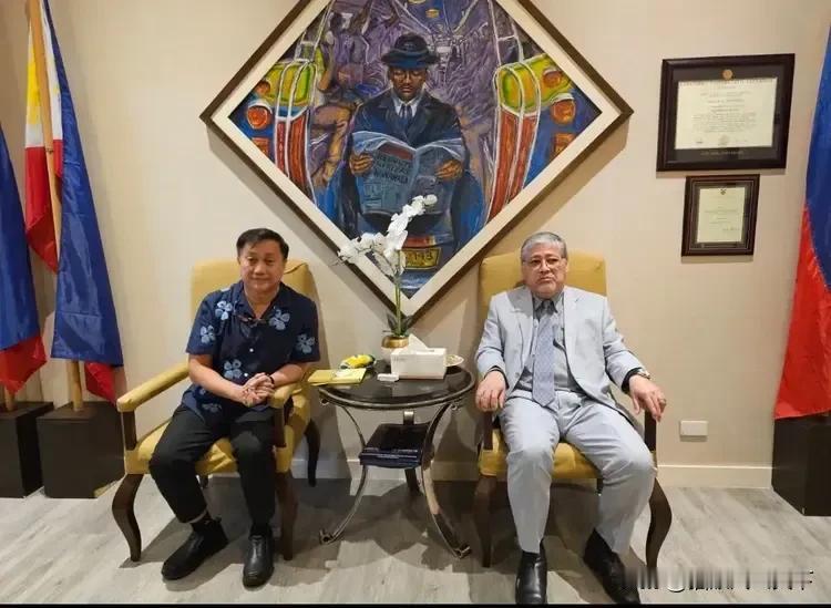 菲律宾开始担心中国海警明天会不会扣船抓人了！就在今天下午，菲律宾外长马纳洛会见参