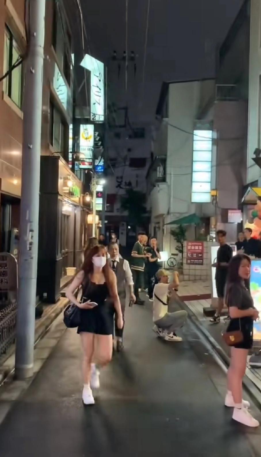 越南这两个地方到处都是欧美日韩游客

分别是河内日本街，胡志明范五老街。

这两