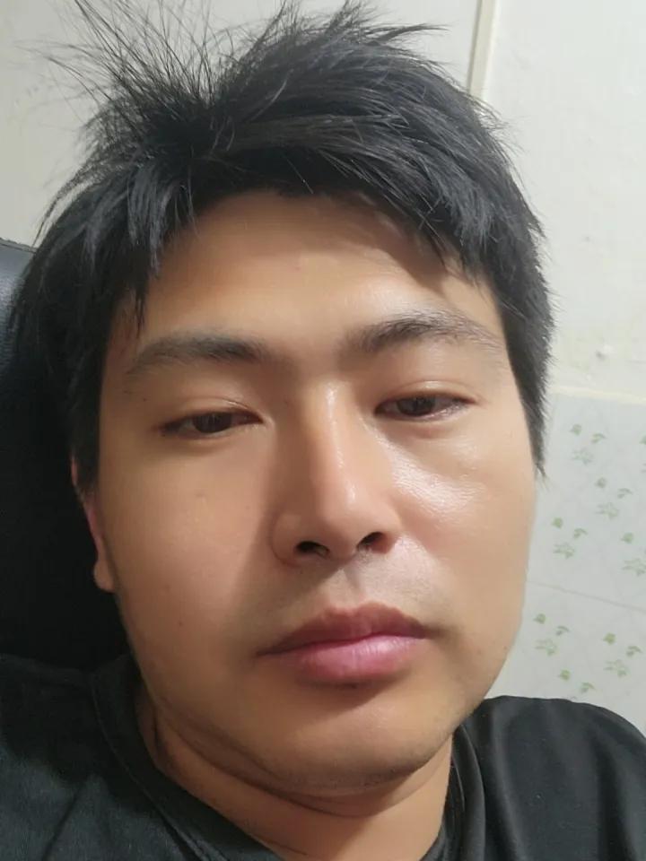 随笔｜前路两难，心已偏向越南
 
徒弟已经搬到越南，住在老街的宾馆，一晚20万越