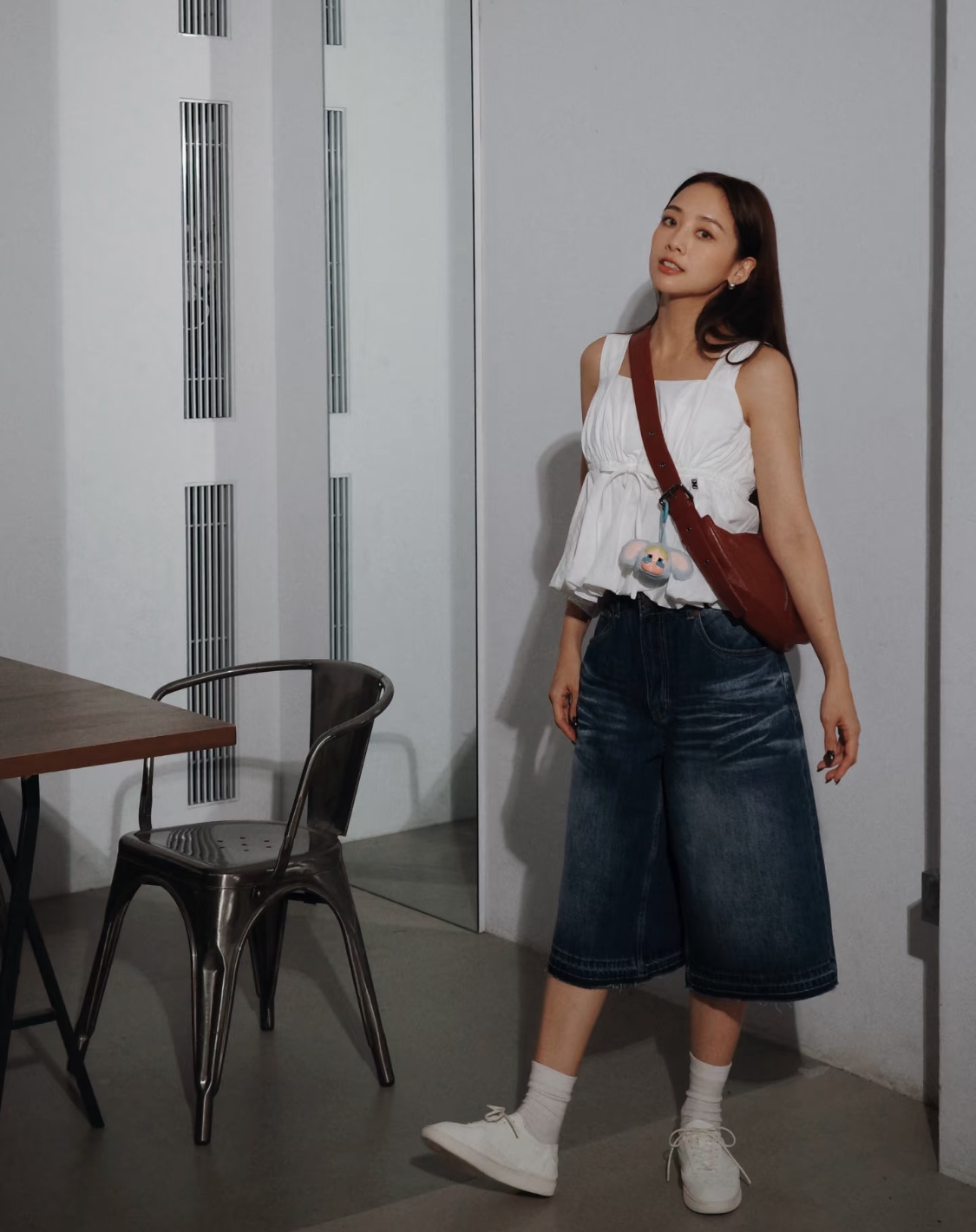 鬼鬼吴映洁的ootd，包包挂饰可爱！ ​​​