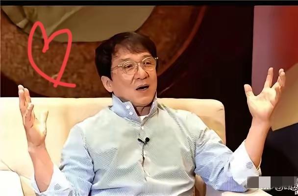 成龙这话太戳心了！那些年跟风移民的人，如今大多悔得肠子都青了，而他始终死守香港的