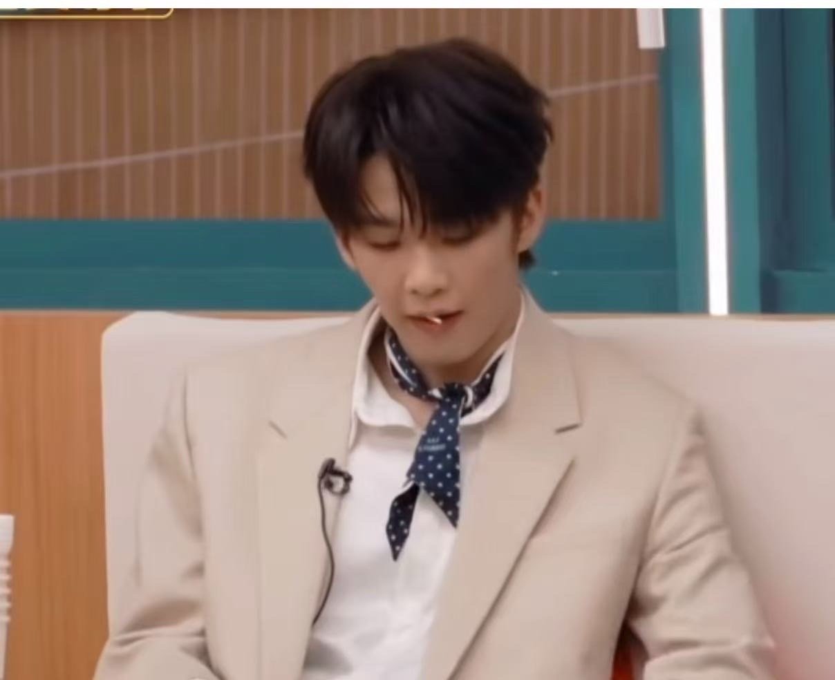 王赫野自曝过年生吞林蛙 王赫野说自己在过年的时候生吞了林蛙，为了合群。东北特产林