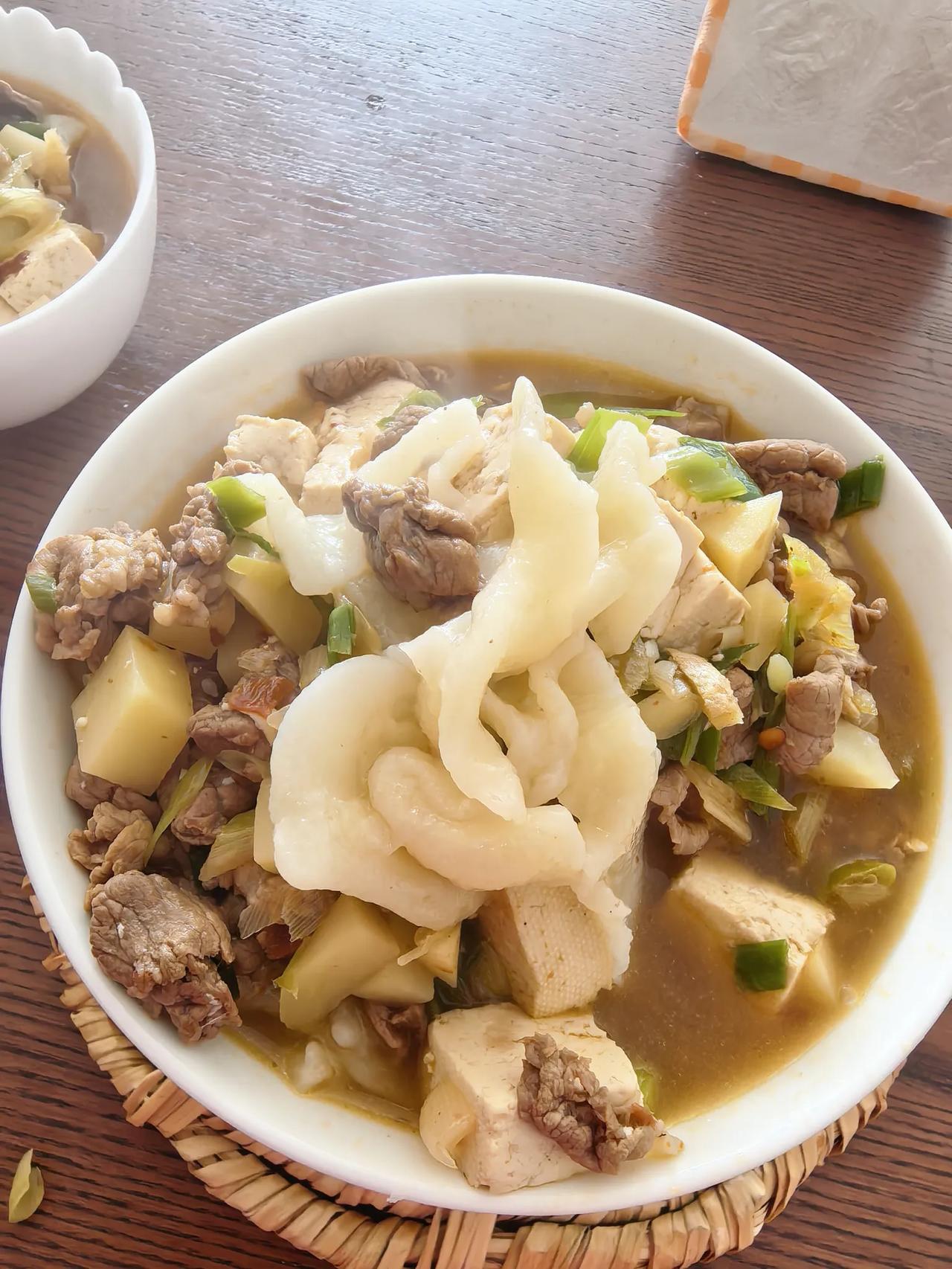 头伏饺子二伏面，今天羊肉汆面[呲牙]