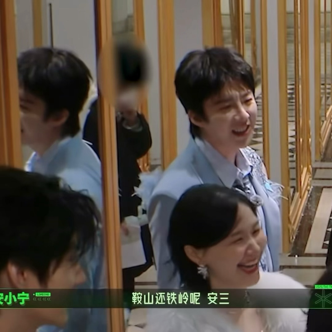 “还铁岭呢安三”我孩儿真的很幽默哈哈哈哈哈哈哈哈 