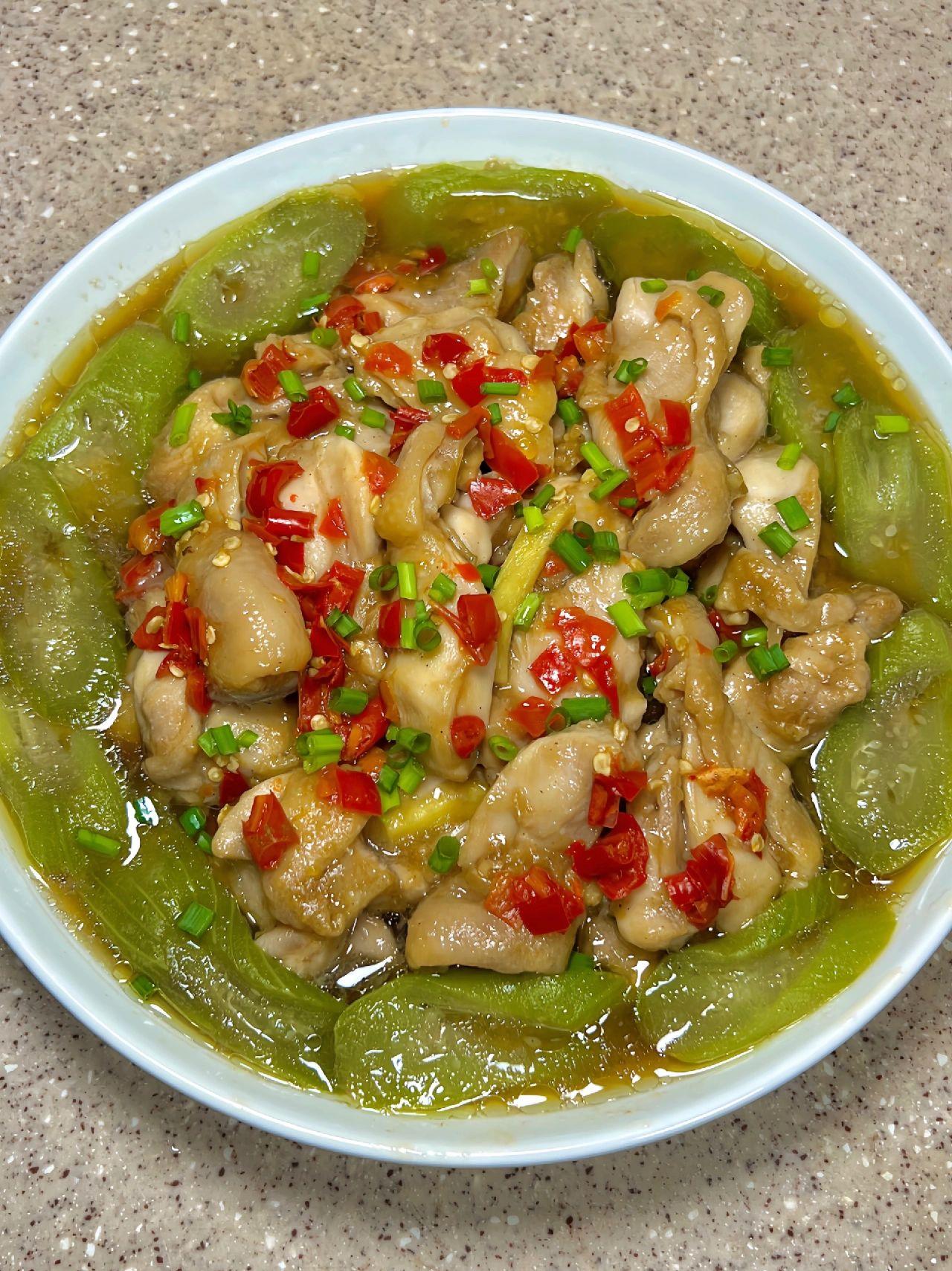 鲜掉眉毛了！一定要试试这个鸡肉做法！

最近天气热就超爱做这种简单好吃的菜～


