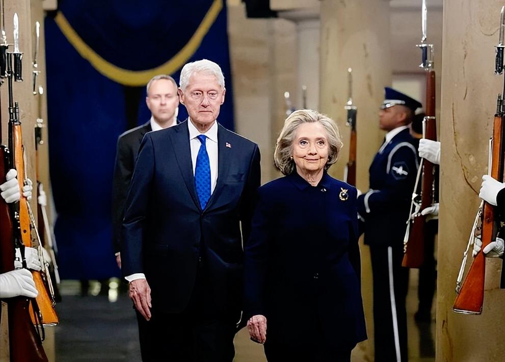 特朗普直言不讳表示，一直很欣赏克林顿。
 
这事得回溯到2019年，爱泼斯坦这人