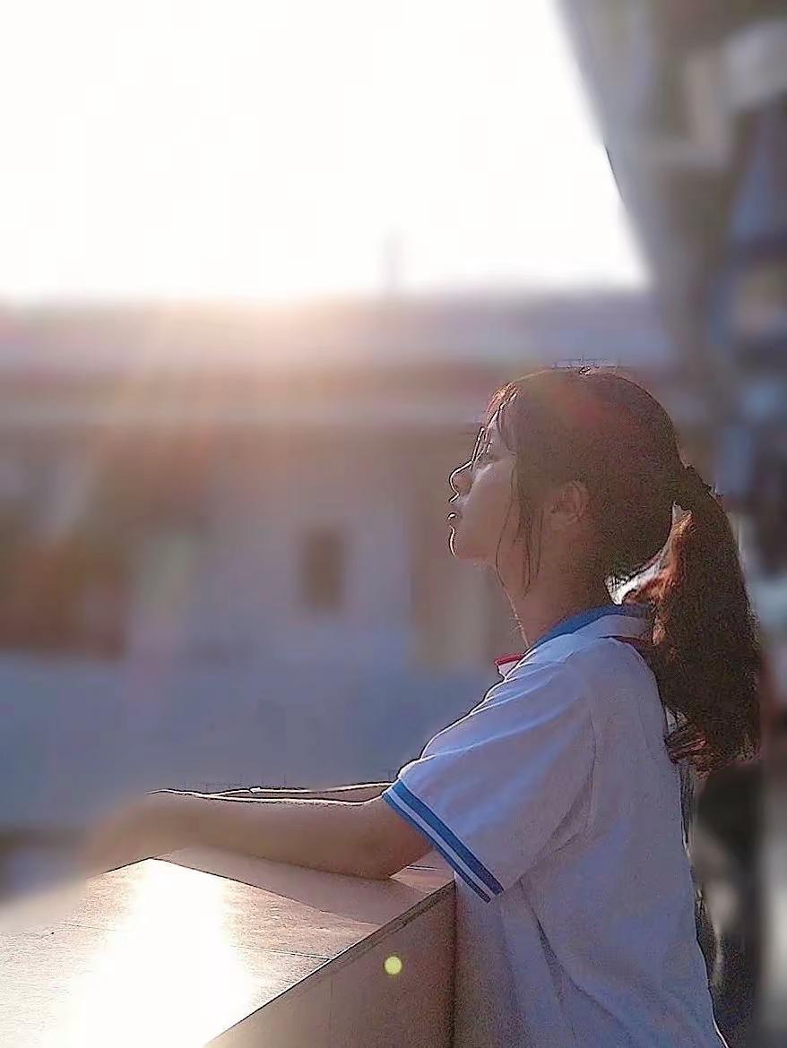 我的少女时代是在赞美中度过的 不过并不是因为我有多漂亮 而是我身边的女孩子都特别