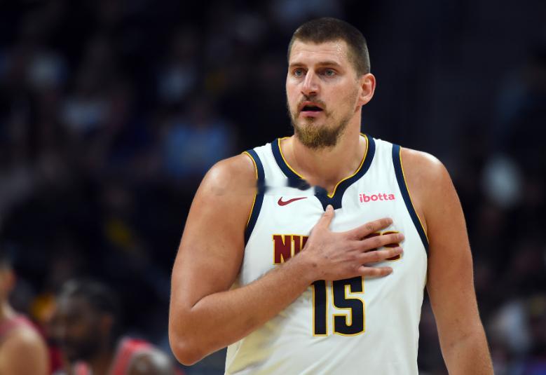 今日，NBA常规赛继续进行，掘金在主场以117-119不敌骑士。此役，约基奇全场